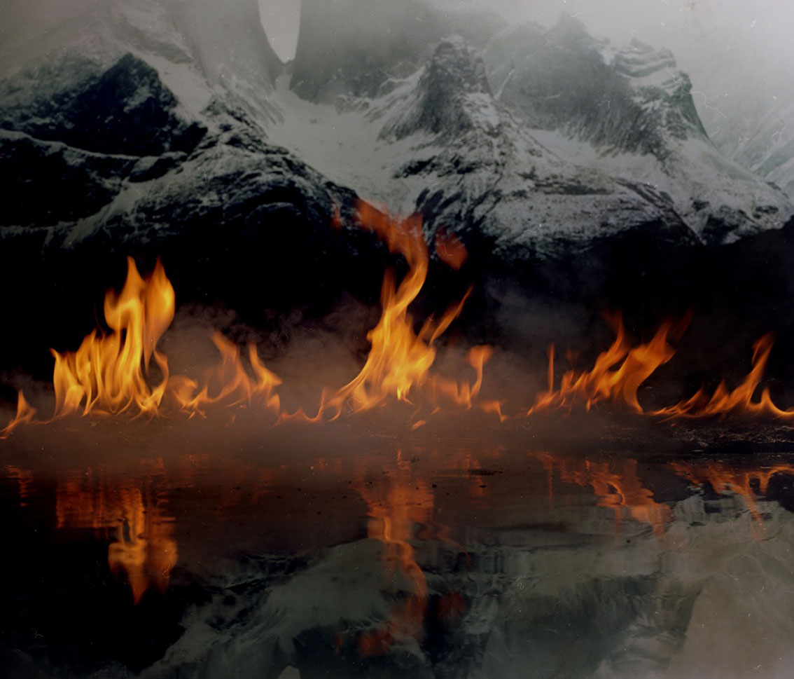 Sonja Braas, Burning Oil, 2007
C-print diasec, wood frame
160 x 201 cm
Edition of 8 + 2 AP