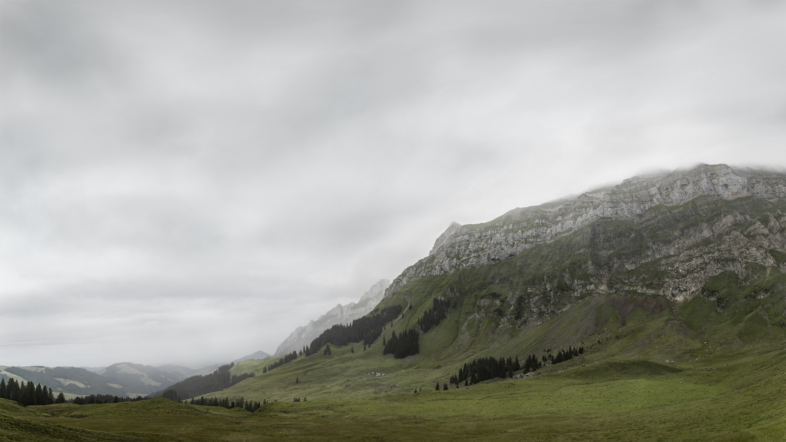 Peter Hebeisen, Potersalp, Homeland, 2016 – ongoing
Pigment Print on Hahnemühle
81 x 148 cm (image) / Edition of 5
168 cm x 289 cm / Edition of 3