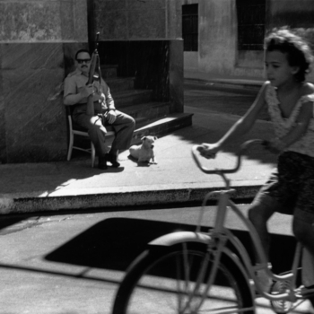 René Burri, A militia on guard outside a Government building, 1963