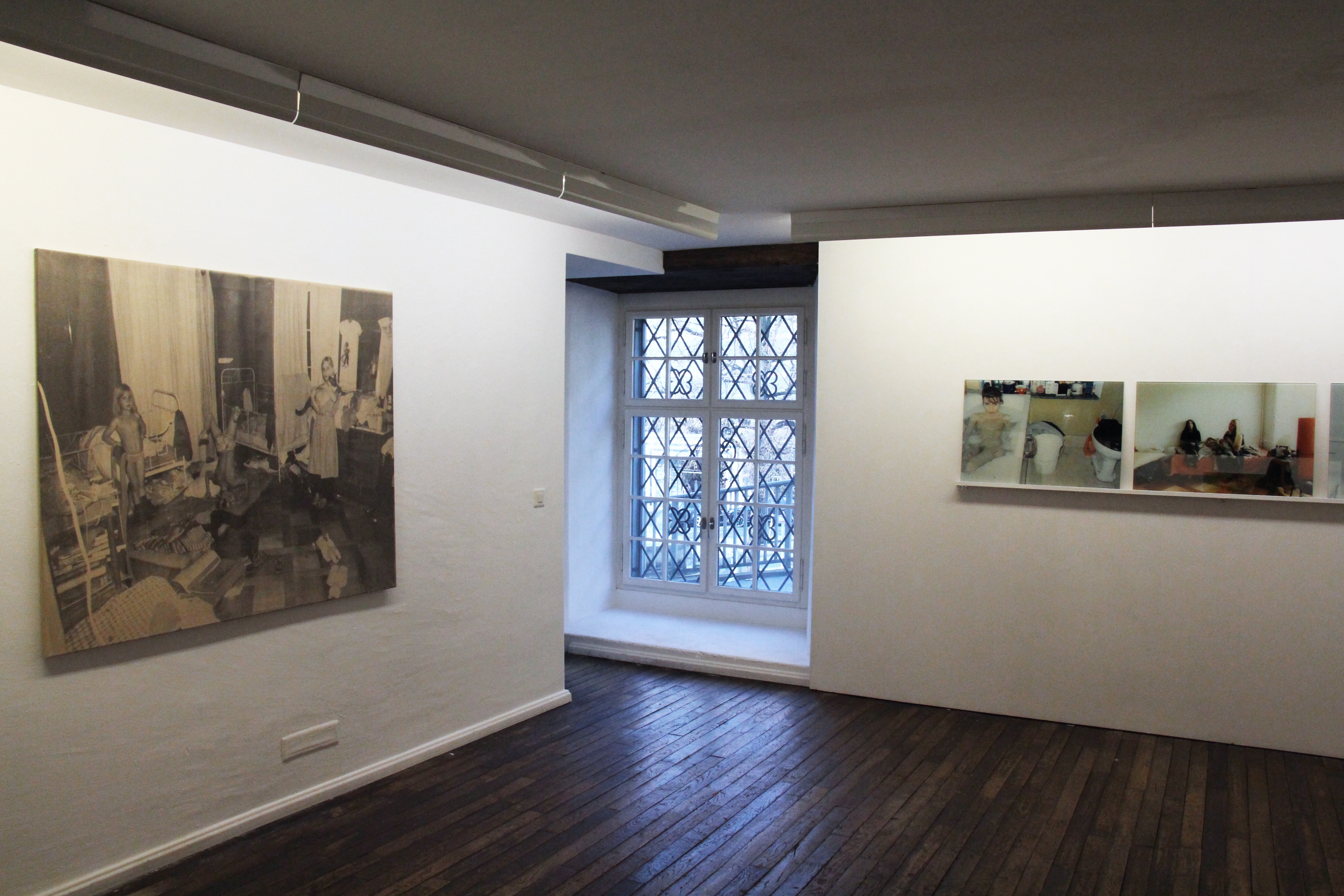 Installation view, ICONS, Fabian & Claude Walter Galerie
