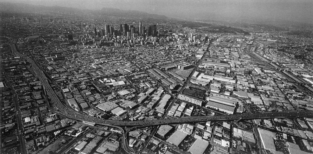 Balthasar Burkhard, Los Angeles 4, 1999 (sold)
Gelatin silver print on baryt paper, iron frame
125 x 250 cm
Edition of 5
(SOLD)

