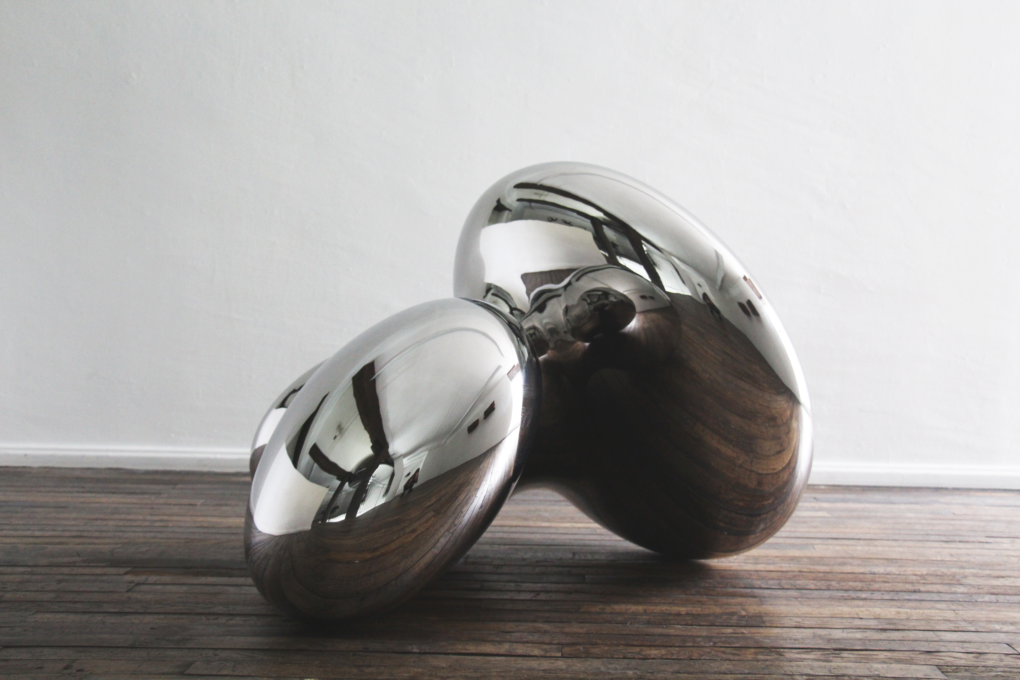 Carlo Borer. 452, 2019
Wrought Stainless Steel
82 L x 70 W x 82 H cm
Edition of 7