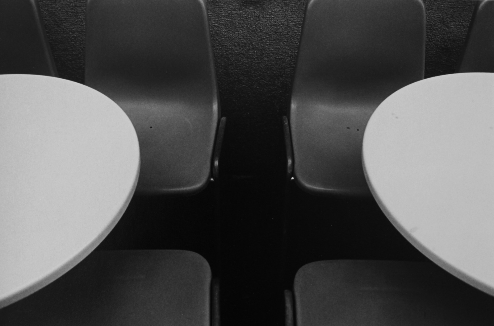 Derek P. Bennett, Untitled, 1976
Gelatin silver print
18,5 x 28 cm (image) / 24 x 30,5 cm (sheet)
Edition 4/25