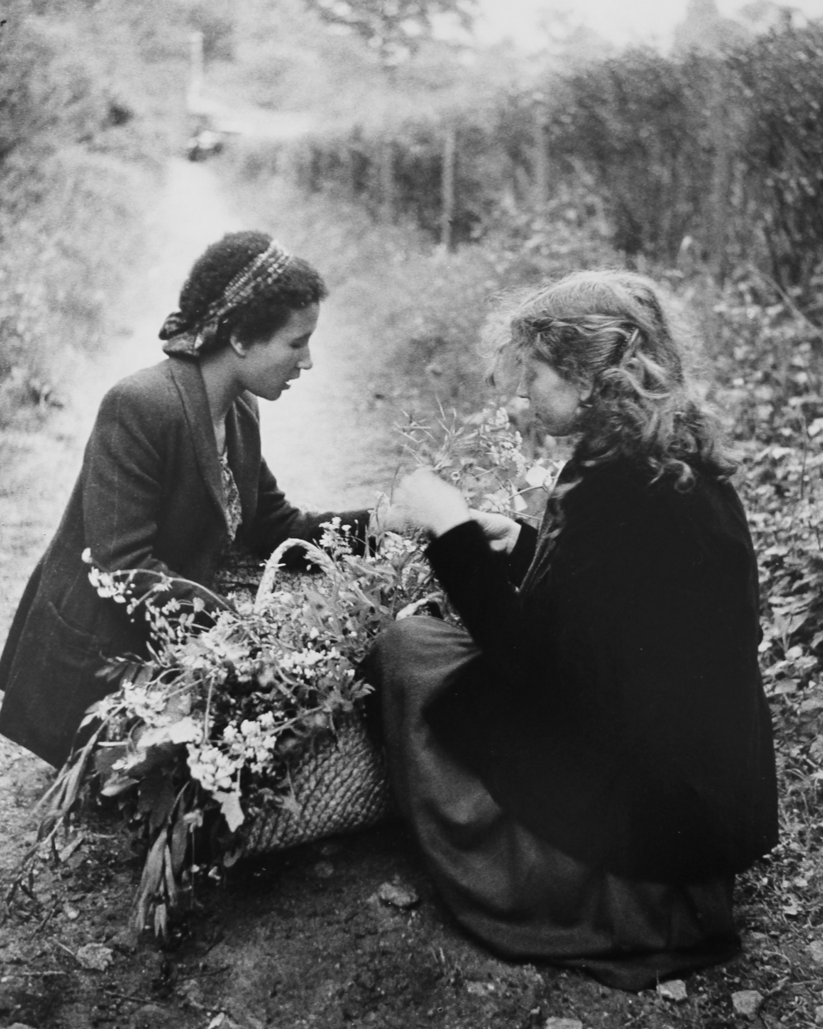 Édouard Boubat, France, 1947
Gelatin silver print
32 x 26 cm (image) / 30 x 40 cm (sheet)
Signed by photographer recto and dated verso