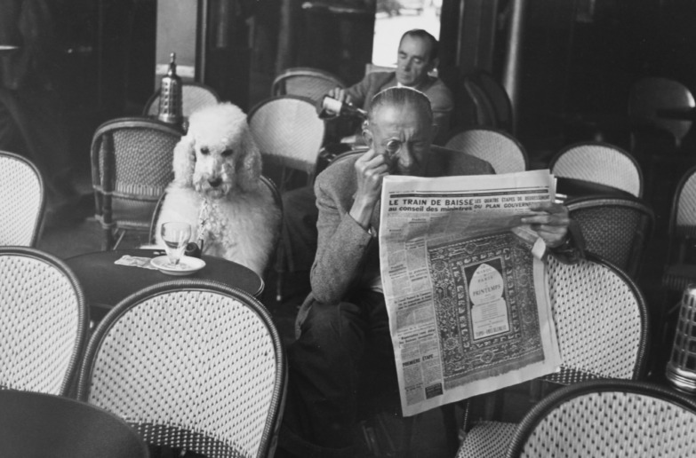 Édouard Boubat, Les Deux Magots, Paris, 1951
Gelatin silver print
23,4 x 35,5 cm (image) / 30 x 40 cm (sheet)
Signed by photographer recto and dated verso