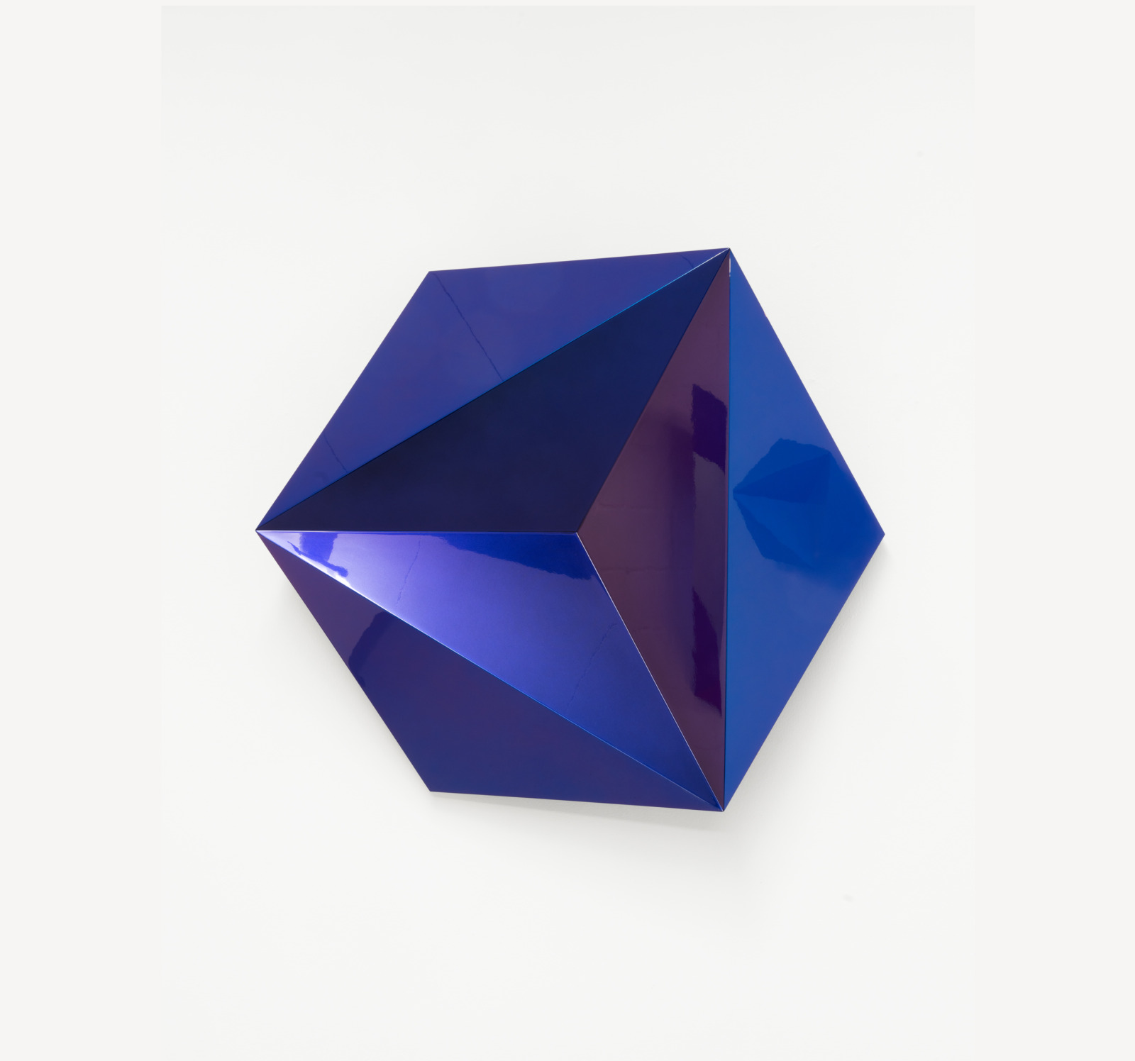 Hanna Roeckle, Rosetta B, 2018
Lacquer on SWISSCDF
75 x 75 x 16 cm 