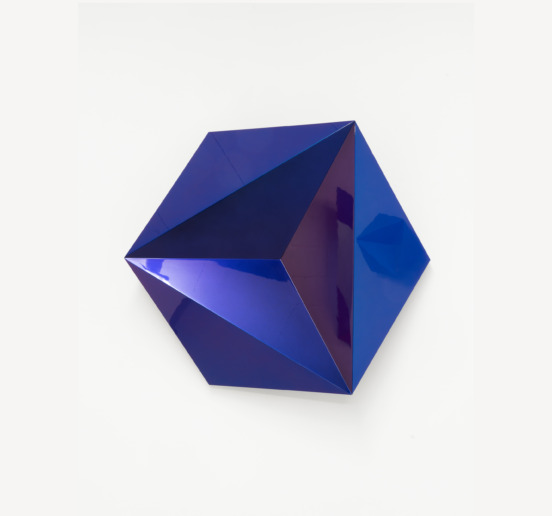 Hanna Roeckle, Rosetta B, 2018
Lacquer on SWISSCDF
75 x 75 x 16 cm 