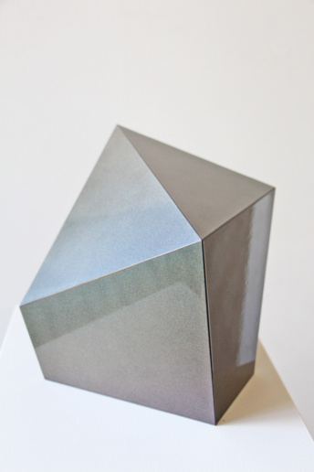 Hanna Roeckle, Pyrit G, 2016
Lacquer on SWISSCDF
25,8 x 23,5 x 21 cm
