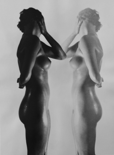 Heinz Hajek Halke, Spiegelakt, 1933
Gelatin silver print
34,2 x 25,5 cm (image) / 38,5 x 28 cm (sheet)
Signed by photographer recto