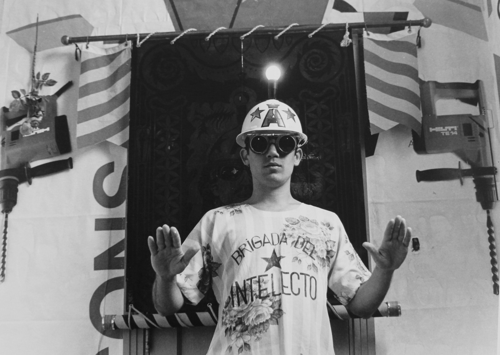 Juan Carlos Alom, Intellectual Brigade, 1990
23 x 30,5 cm (image)
28 x 35 cm (sheet)
Gelatin silver print
Edition of 3