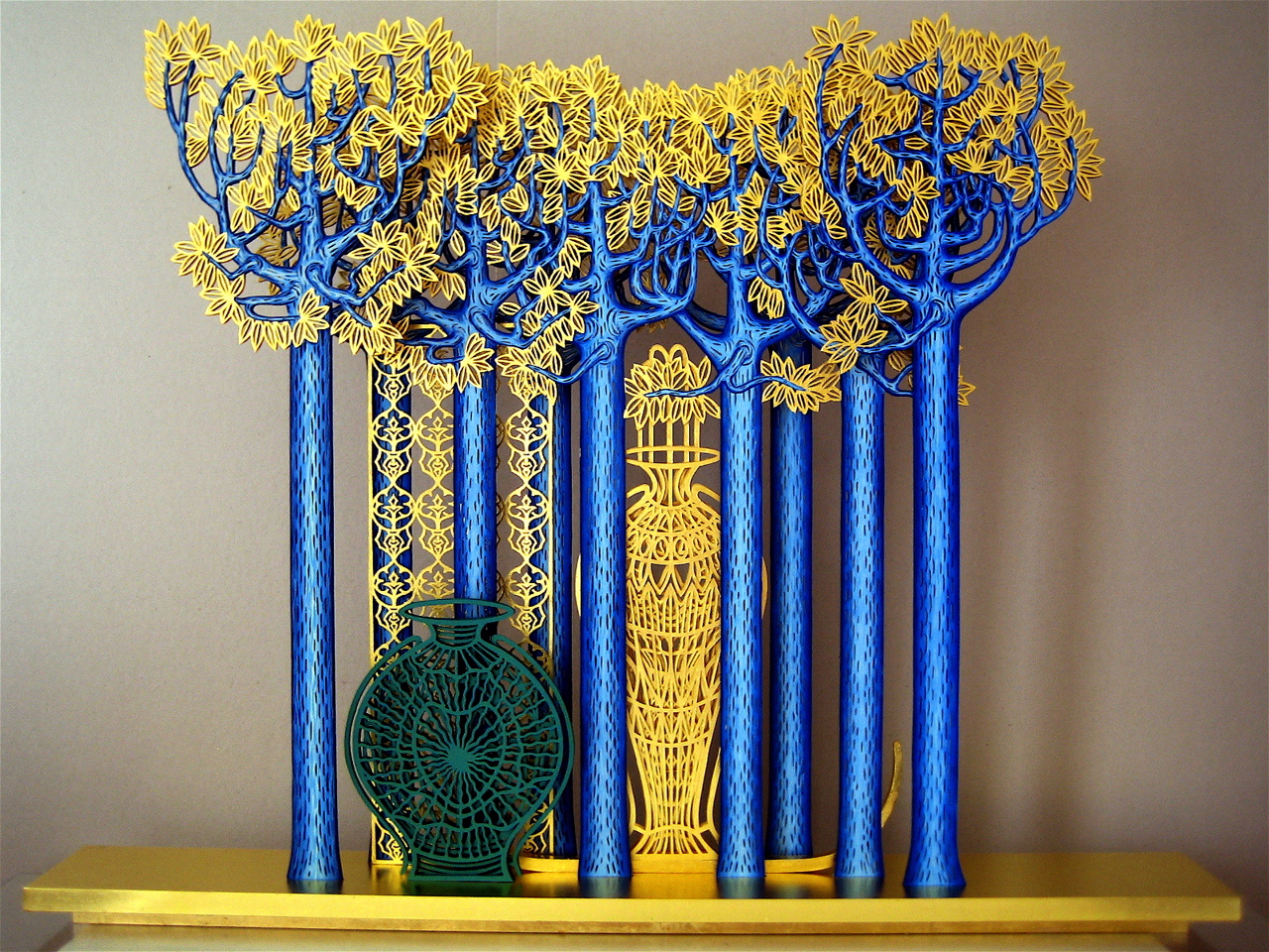 Wilfried Riess, Beständig ist das leicht Verletzliche, 2010
Paper, oil paint, leaf gold, wood, glue 
100 x 80 x 5 cm