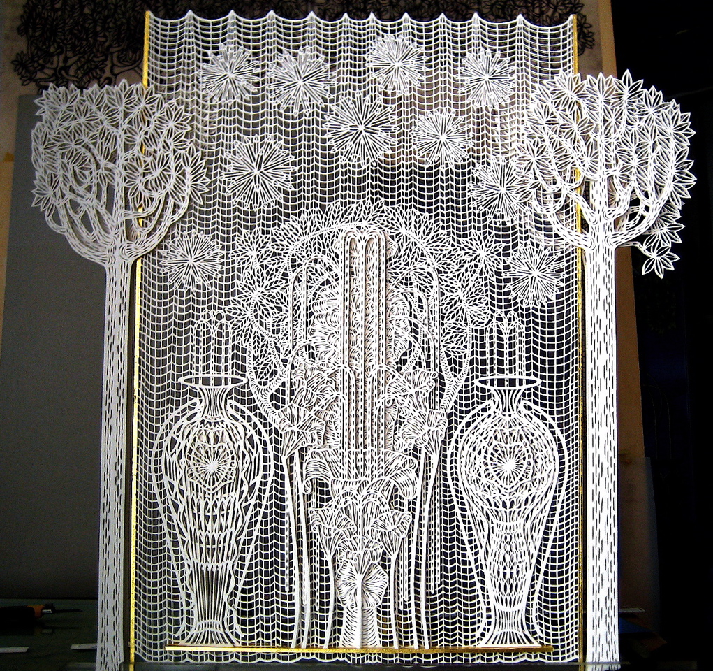 Wilfried Riess, Hinter dem Vorhang, 2011
Paper, leaf gold, wood, glue
95 x 90 x 4 cm