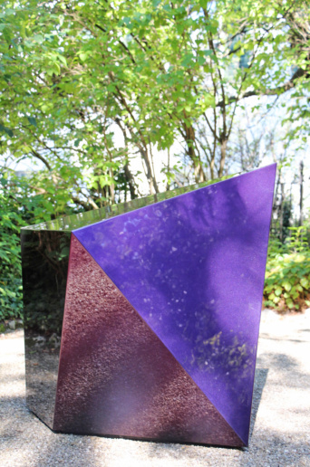 Hanna Roeckle, Pyrit Copper, 2016
Lacquer on GRP
105 x 95 x 84 cm
