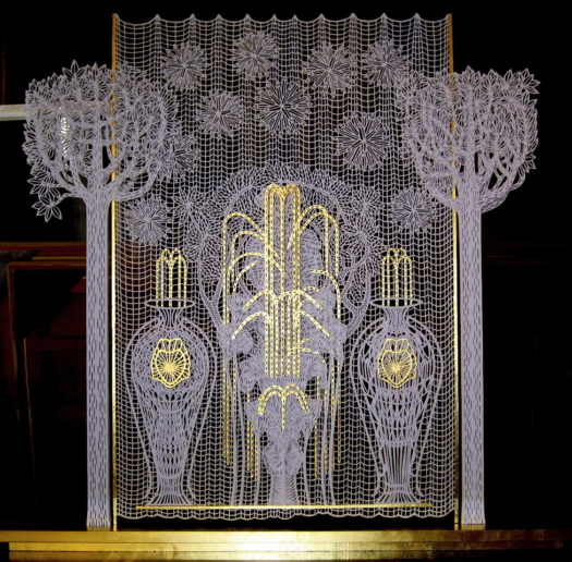 Wilfried Riess, Hinter dem Vorhang, 2011
Paper, leaf gold, wood, glue
95 x 90 x 4 cm