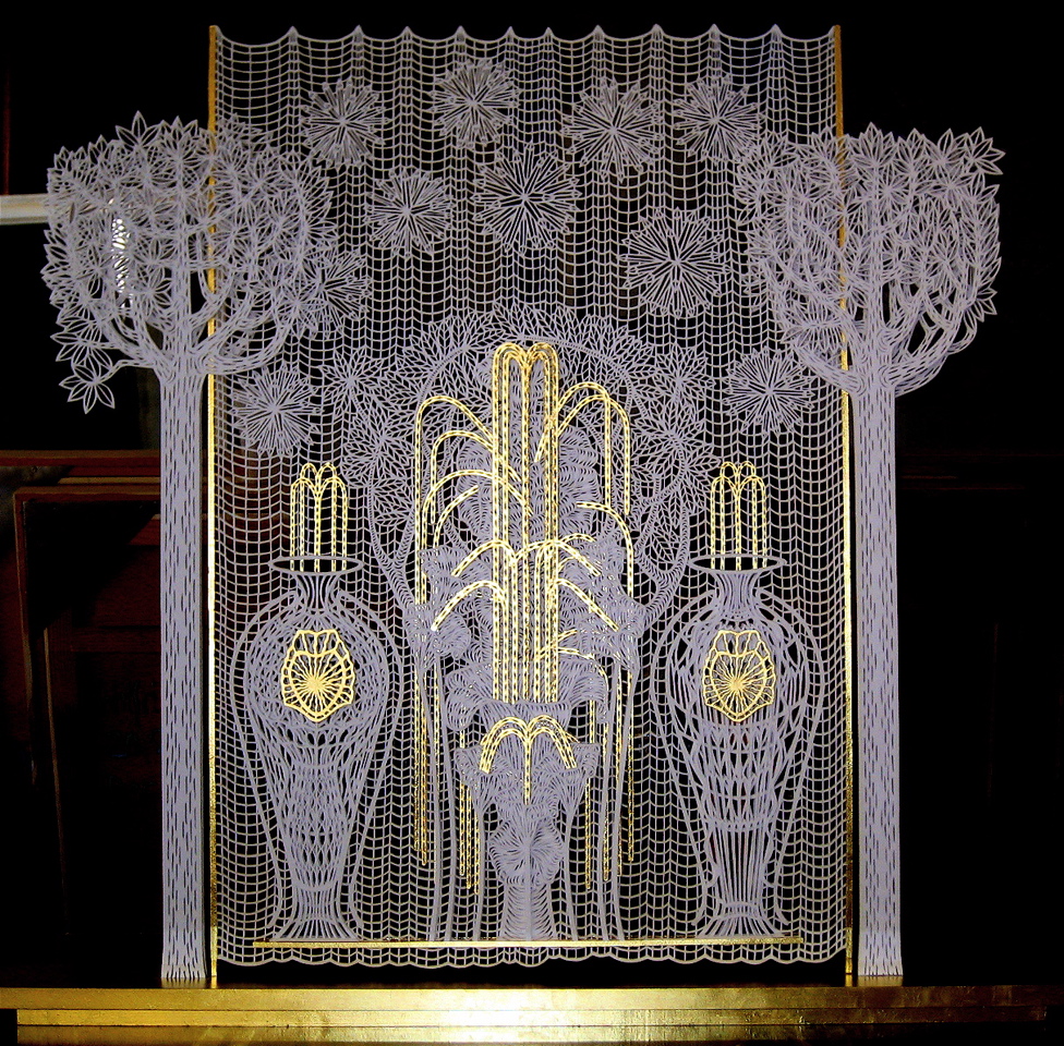 Wilfried Riess, Hinter dem Vorhang, 2011
Paper, leaf gold, wood, glue
95 x 90 x 4 cm