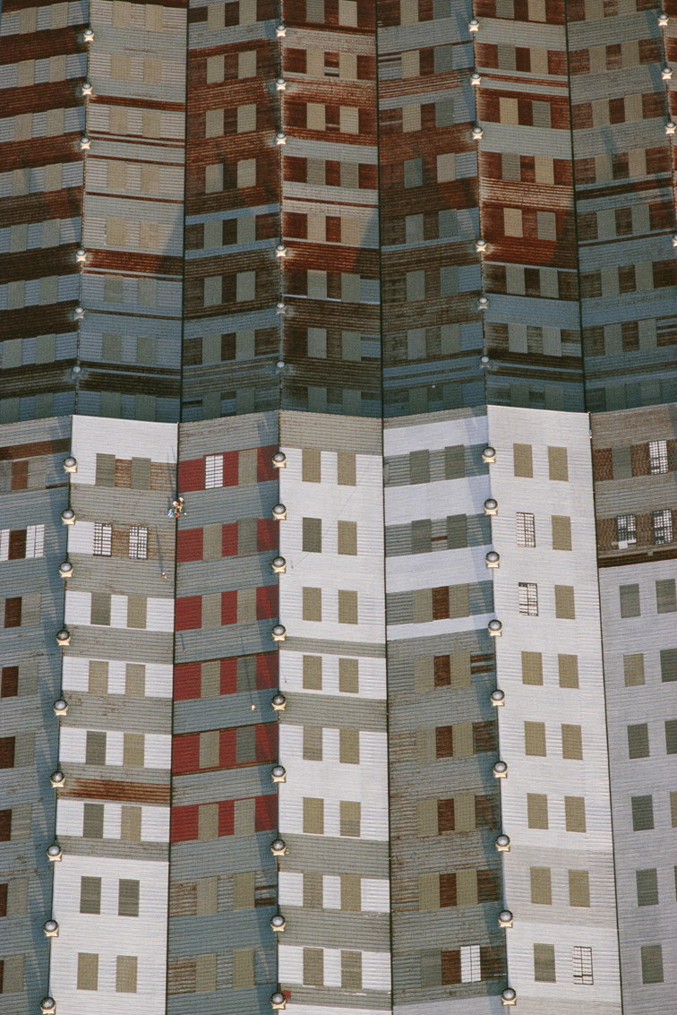 Georg Gerster, Industrial Roof, Japan, 1993
Inkjet printed with pigmented Epson Ultra Chrome K3, on Epson Exhibition Fiber Paper
150 x 100 cm
Edition of 8 + 2 AP