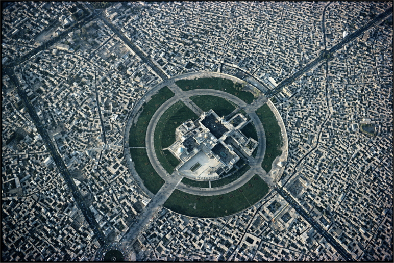 Georg Gerster, A circular complex houses the shrine of the eighth Imam, Mashhad, Iran, 1977
Inkjet printed with pigmented Epson Ultra Chrome K3, on Epson Exhibition Fiber Paper
100 x 150 cm
Edition of 8 + 2 AP