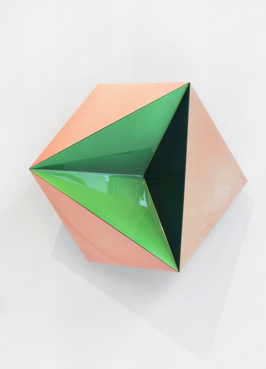 Hanna Roeckle, Rosetta M, 2020
Lacquer on SWISSCDF 
58 x 58 x 18 cm 