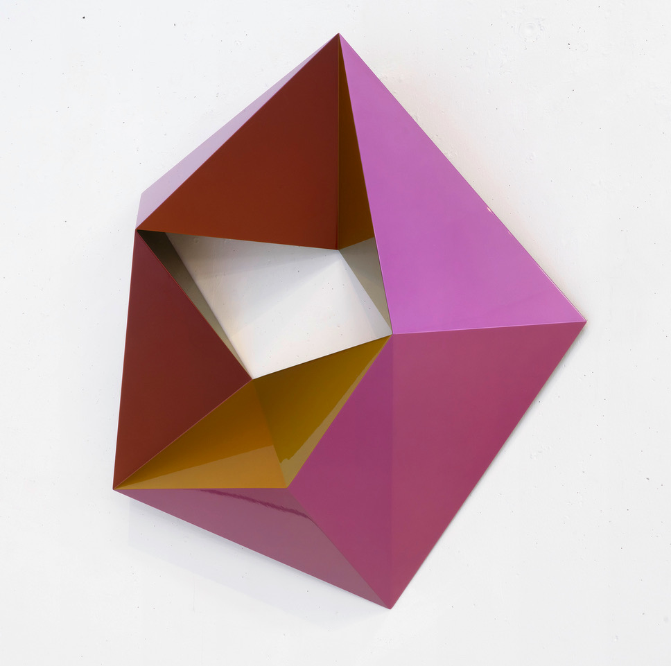 Hanna Roeckle, Pentagramm, Rosetta Mutation, 2021
Lacquer on SWISSCDF
100 x 100 x 25 cm 