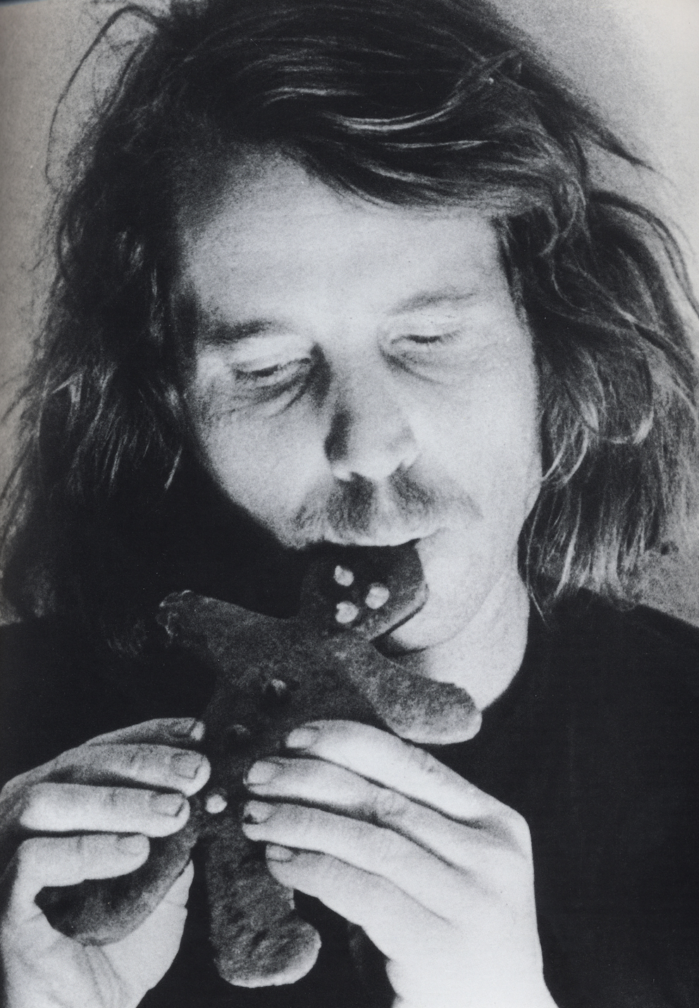 Gingerbread Man, DVD
TOOTH AND NAIL
Film and Video 1970-74 by Dennis Oppenheim
produced by Aaron Levy and Osvaldo Romberg in collaboration with the artist's studio and Fabian & Claude Walter Gallery, Zurich. Booklet with contributions by Aaron Levy and Willoughby Sharp.