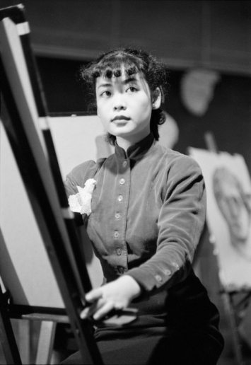 Werner Bischof, Michiko at Fashion School, 1951
Gelatin Silver Print
50 x 40 cm  