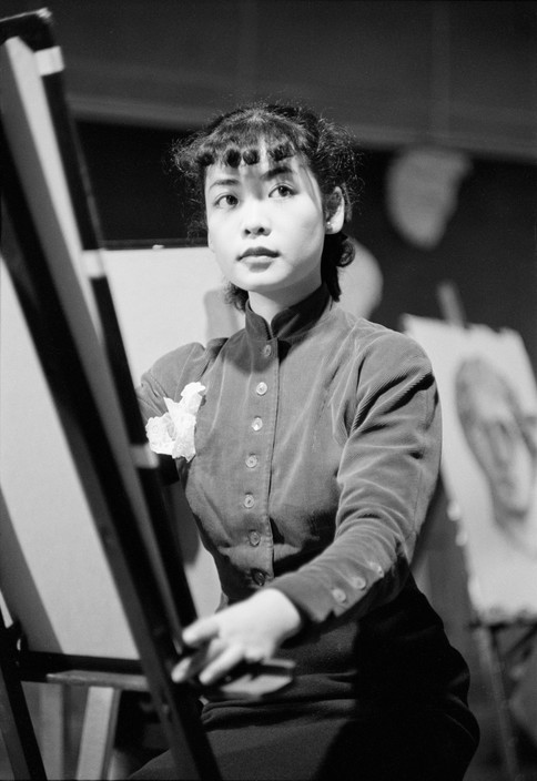 Werner Bischof, Michiko at Fashion School, 1951
Gelatin Silver Print
50 x 40 cm  