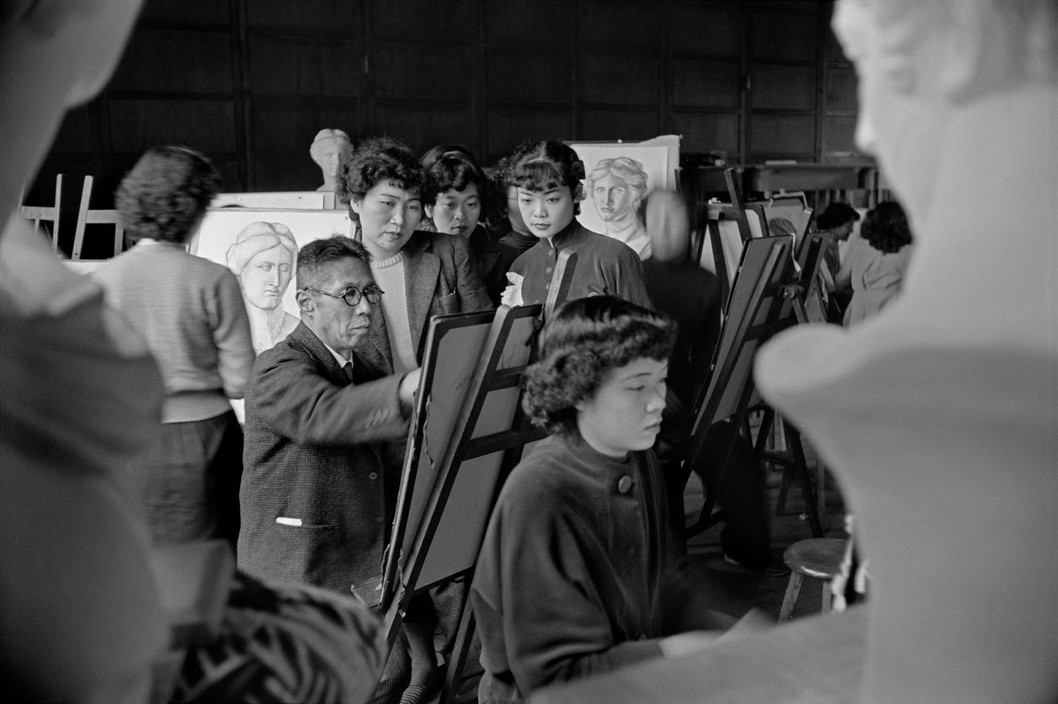 Werner Bischof, Michiko Drawing Class, 1951
Gelatin Silver Print
40 x 50 cm  