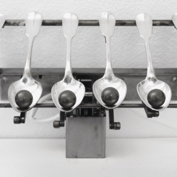 Rebecca Horn, Löffelklavier, 1991