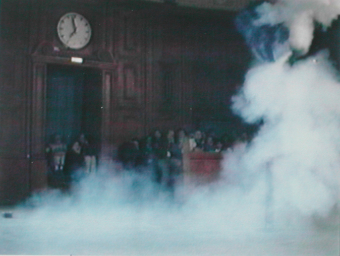 Roman Signer, Performance, Kunst-Buffet Badischer Bahnhof Basel, 1989
6 Video-Outprints
Edition of 30