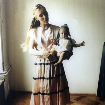 Sonja+mit+Samuel+Maria,+1995,+I+Foto+hinter+Glas,+74+x+50+cm,+Sig.+1997+Kopie Sonja+mit+Samuel+Maria,+1995,+I+Foto+hinter+Glas,+74+x+50+cm,+Sig.+1997+Kopie