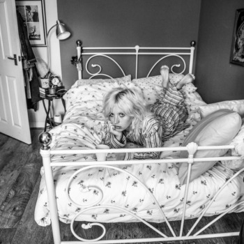 Tatjana Rüegsegger, Brexit Bedrooms - Izzy/Black Honey, 2019
