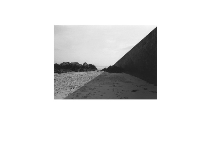 Christian Vogt, Bretagne, 1981 – ongoing
9,5 x 13 cm (image) / 30,5 x 24 cm (sheet)
Gelatin silver print on Baryta  
Edition of 3