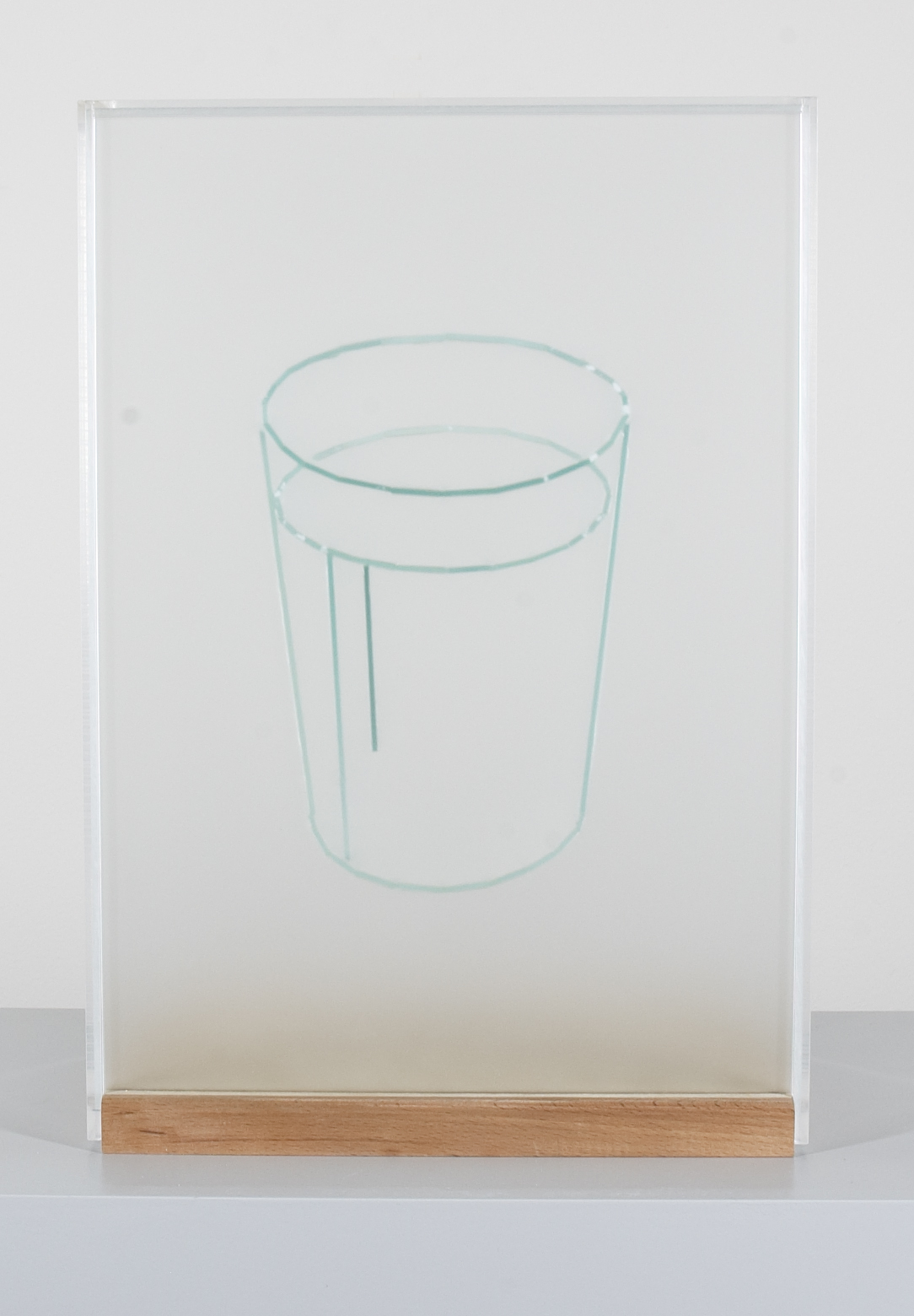 Hugo Suter
Zeichnung (Glas). 2002
Glas, Holz, Plexiglas, Wood, Glass, Plexy
40 x 27,5 x 15 cm 