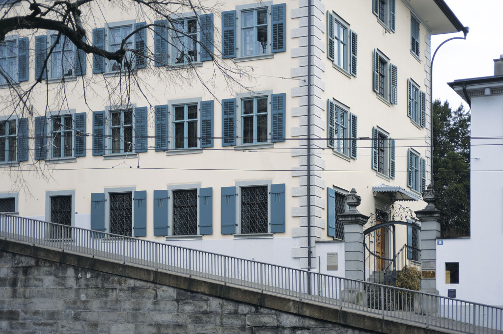 Rämistrasse 18, Eingang Fabian & Claude Walter Galerie
